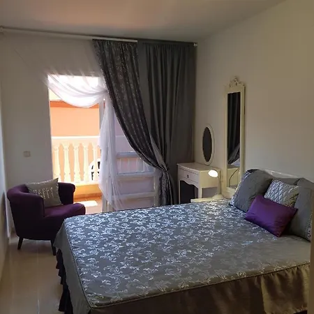 Ocean View Close To Beach With Pool & Wifi Apartment